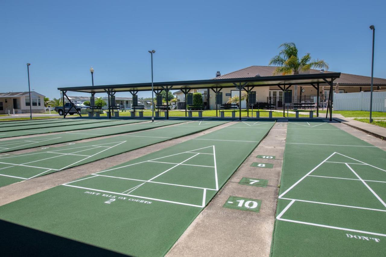 Majestic Oaks Rv Resort Zephyrhills Exterior photo