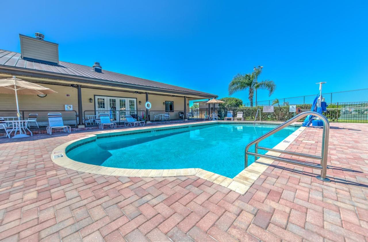 Majestic Oaks Rv Resort Zephyrhills Exterior photo